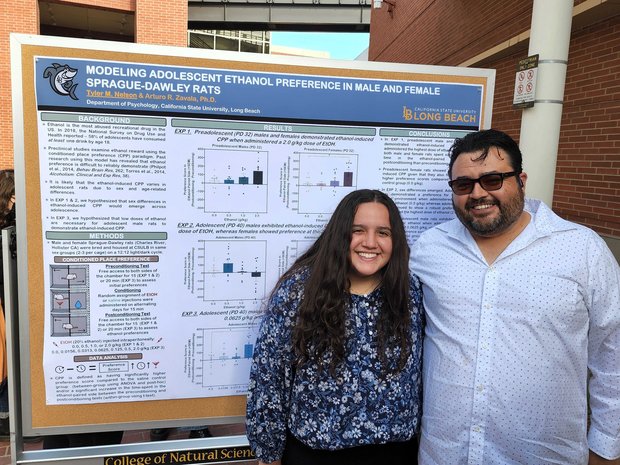 Tyler Nelson stands in front of her research poster with her CSULB BUILD mentor, Arturo Zavala, PhD.
