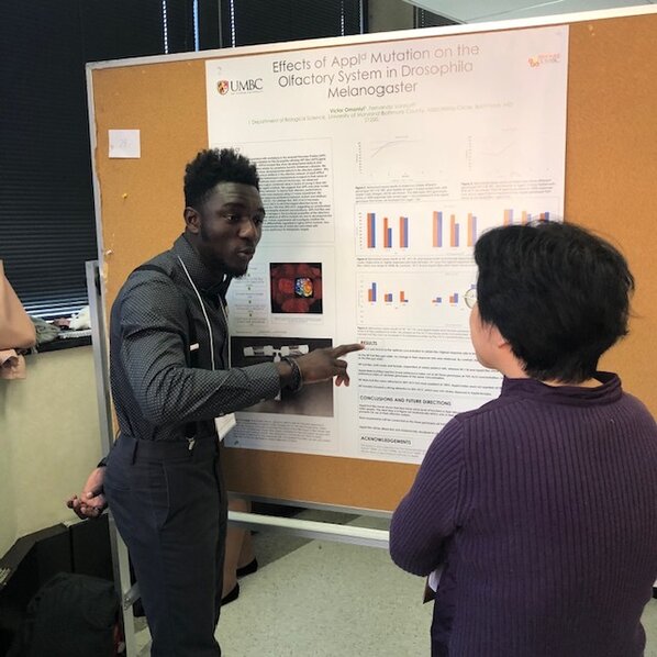Victor Omoniyi (left) presenting research at the 2019 UMBC Undergraduate Research Symposium. 