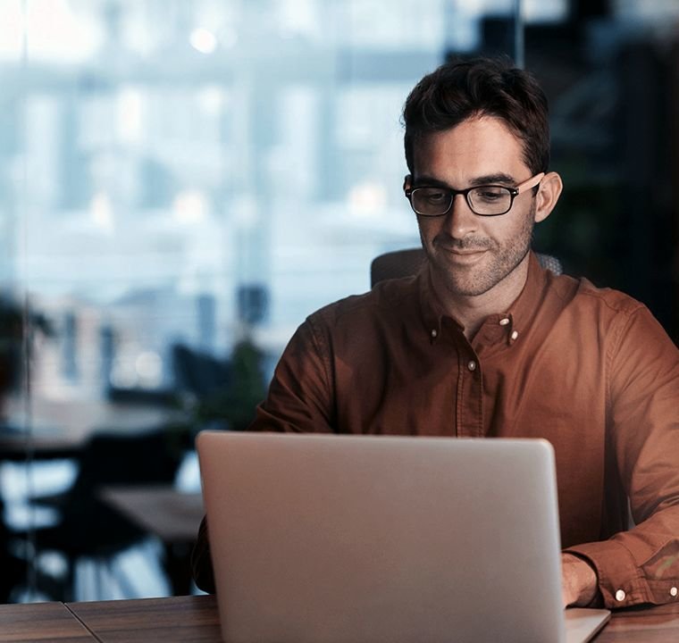 Man trading on laptop