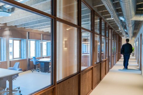 Tystø glass partitioning wall at Østerbrogade 125