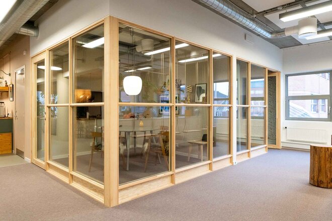 Tystø glass partitioning wall at Ikano Bolig