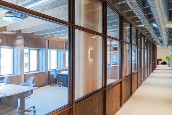 Tystø glass partitioning wall at Østerbrogade 125