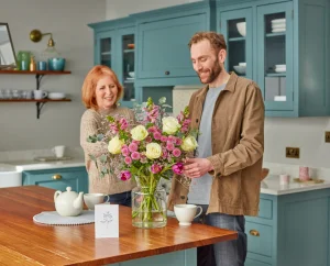 How to DIY Mother’s Day Cards with Pressed Flowers