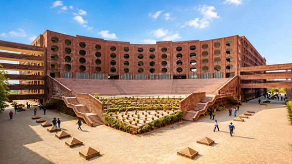 LPU Online MBA Review: Fees, Specializations, Placement Support & Best-Fit Learners