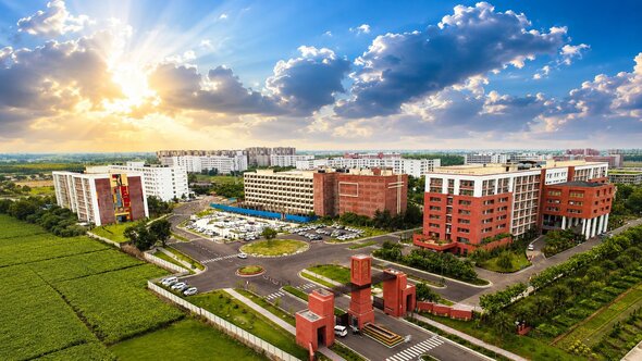 Chandigarh University Online MBA Review: Fees, Placement Support, Specializations & Who Should Choose It