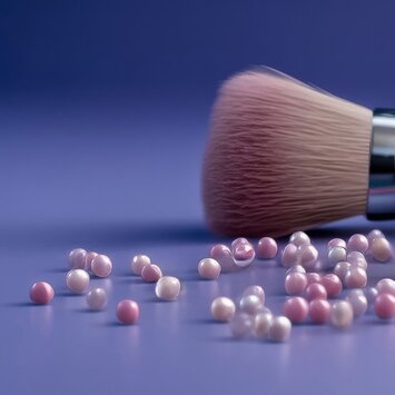 Freeze dried cosmetic beads with customized ingredients