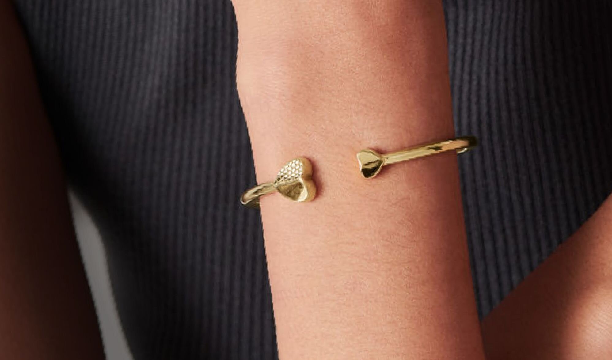 Picture of Movado heart bracelet in gold on figure
