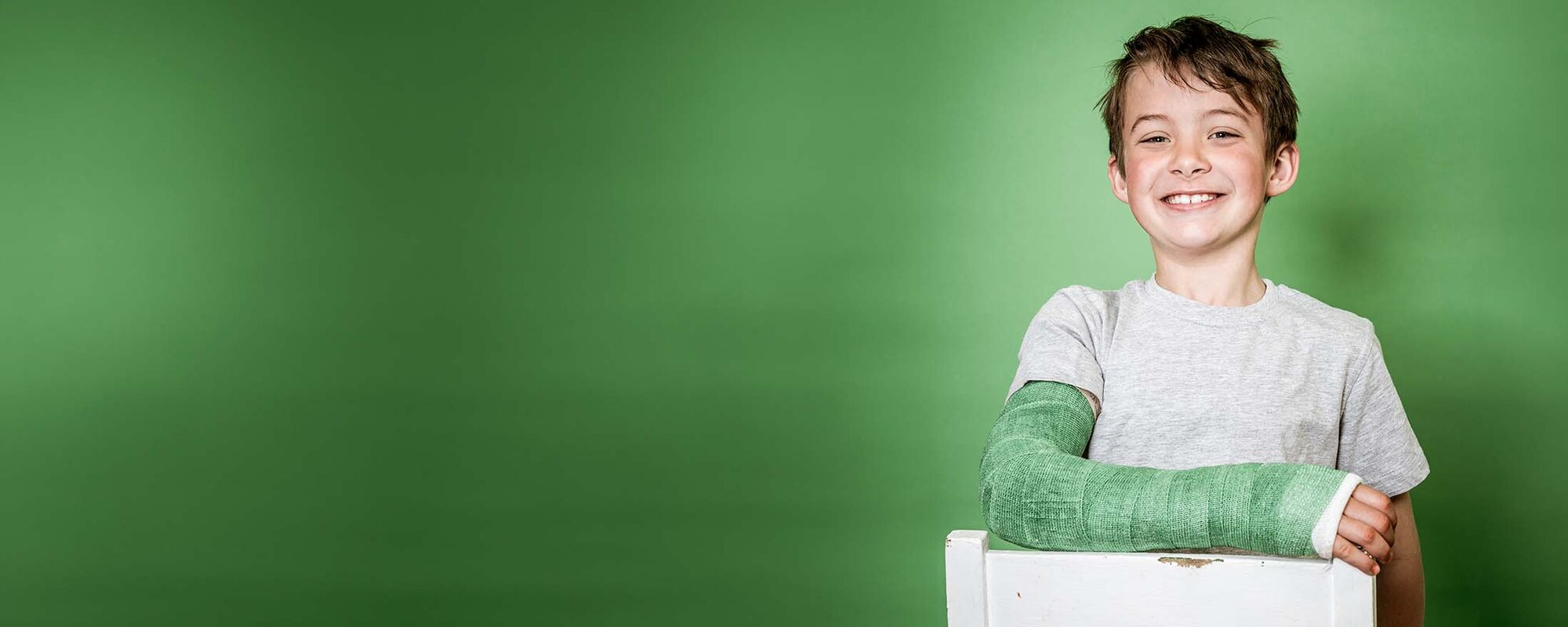 Injured man looking for an urgent care centre that is covered by insurance.