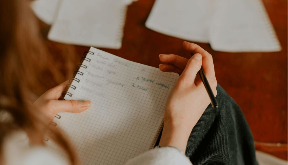 A clinician writes down PIE notes to document her client's progress