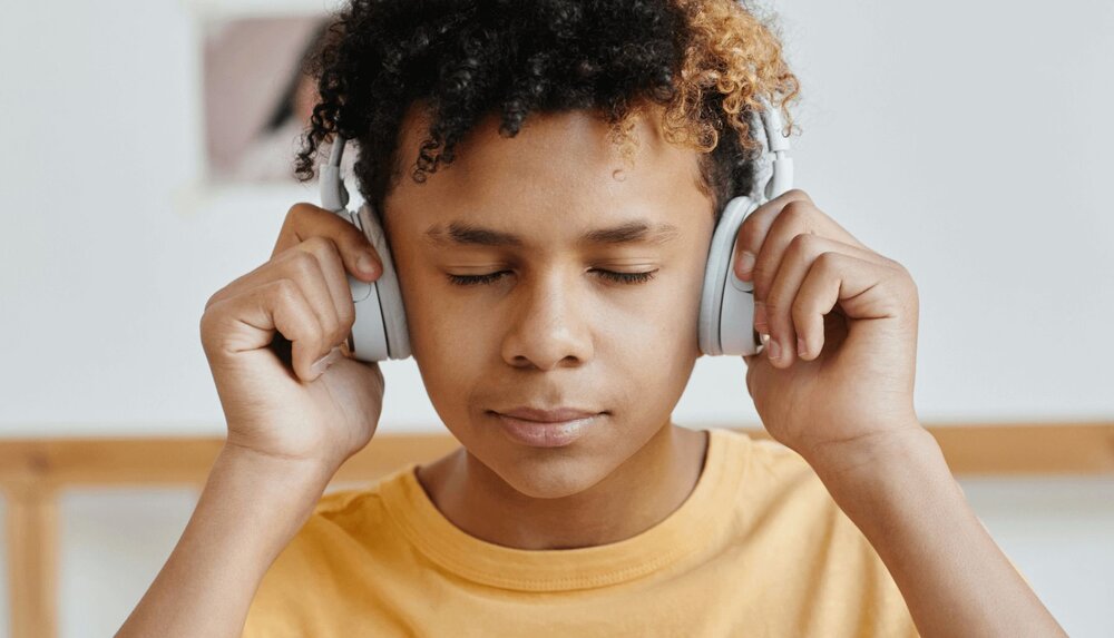 A child is tested for auditory processing disorder (APD)