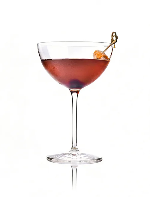 Late Night Coffee Cocktail mit Orangenzeste und Kirsche.