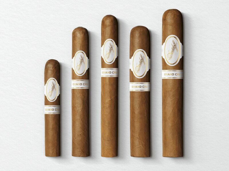 Die fünf verschiedenen Formate der Davidoff Grand Cru Linie nebeneinander dargestellt.