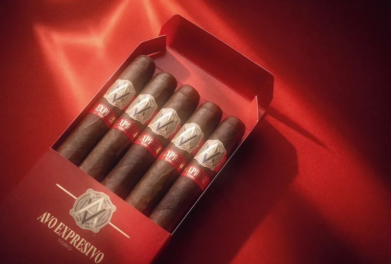 One Expresivo box with one Expresivo cigar on the top. 