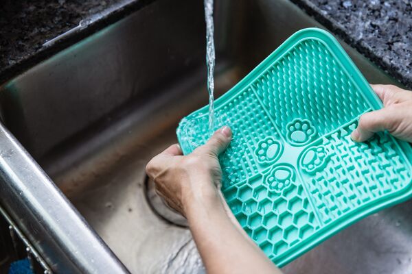 cleaning your lick mat