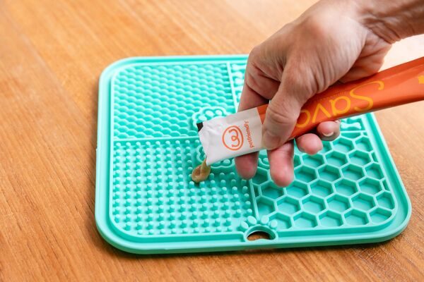 Spread treat on lick mat