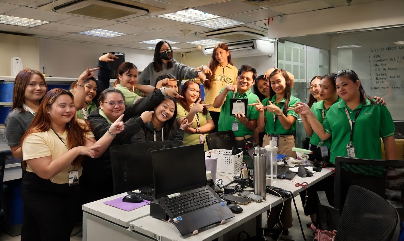 Conti's team celebrating their 100,000th Shopify order milestone