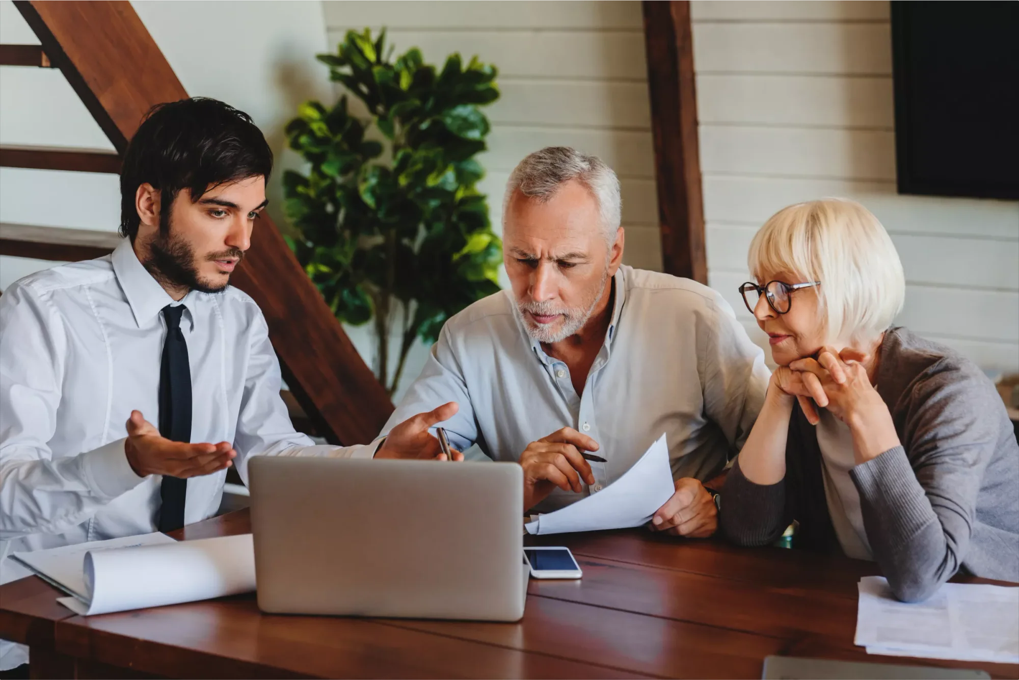 An image of a professional expert explaining to a senior couple the next of kin rules applicable in the state of North Carolina.