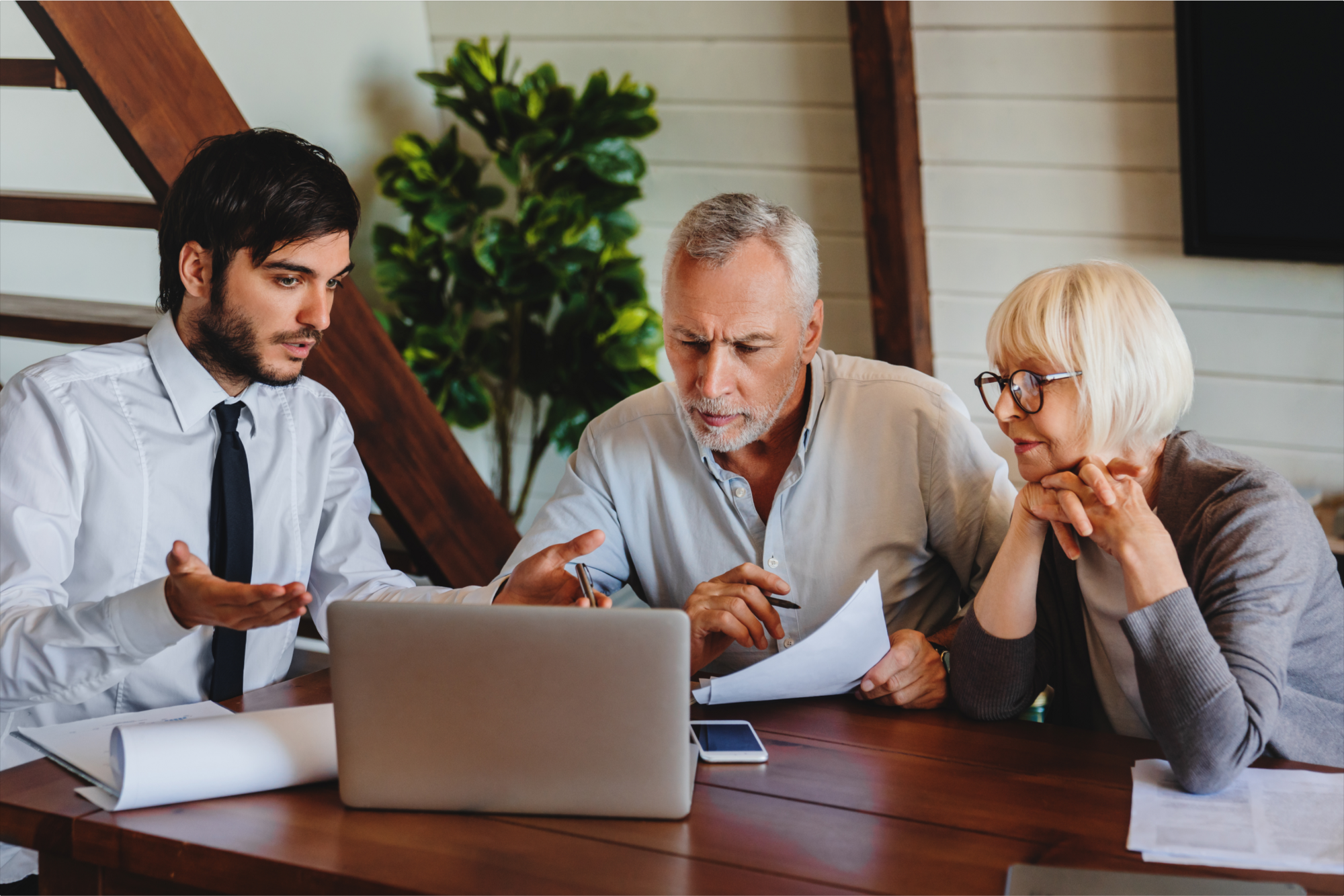 An image of a professional expert explaining to a senior couple, the next of kin rules applicable in the state of North Carolina.