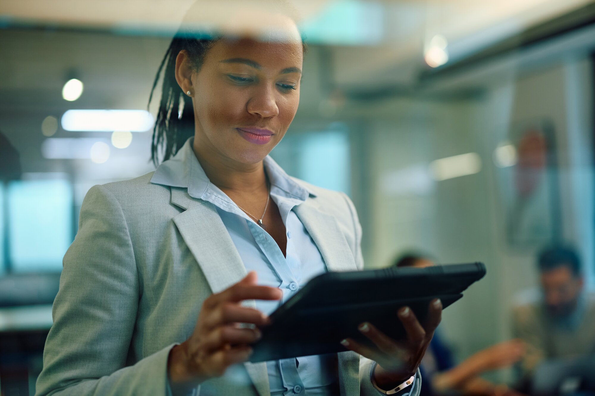 A woman in a blazer sets up her registered agent paperwork online.