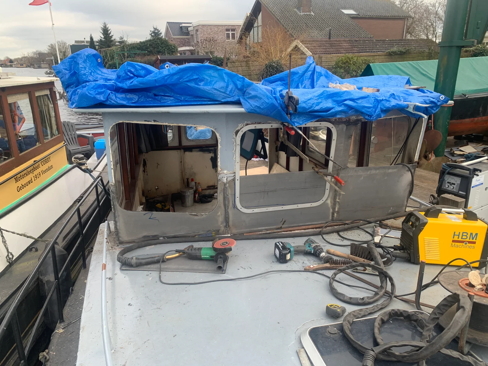 Refit & verbouwing aan een woonschip, uitgevoerd door De Waterwerf