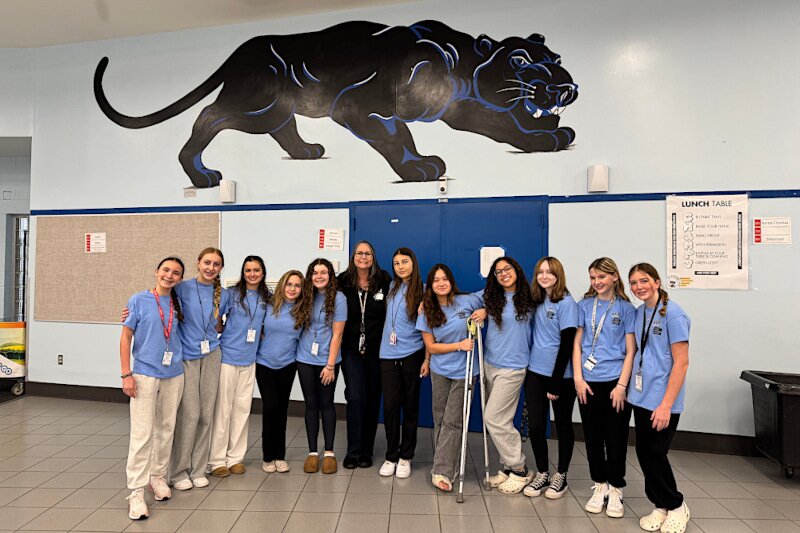 This is a group photo of Dr. Larson and her students. 