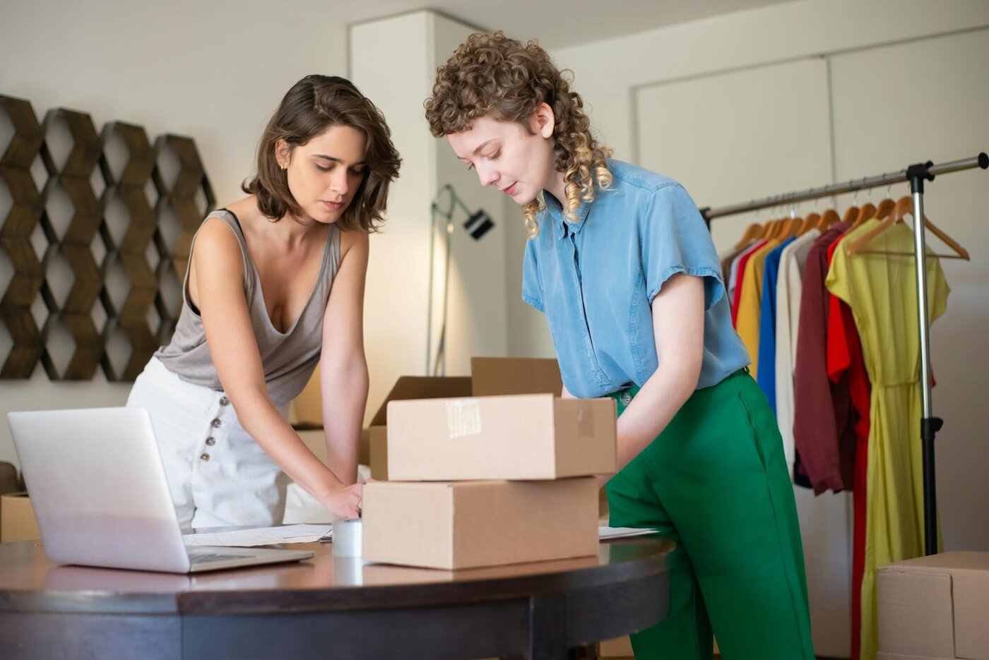 Selling on Vinted? Here’s What You Need to Know About UK Tax Rules