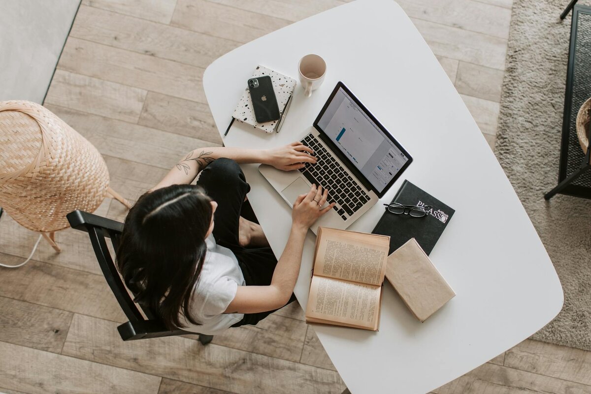 woman on laptop