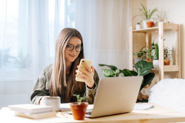 UK tax guide: mileage travel expenses contract tech worker deductions, rates, and HMRC rules explained simply for freelancers.