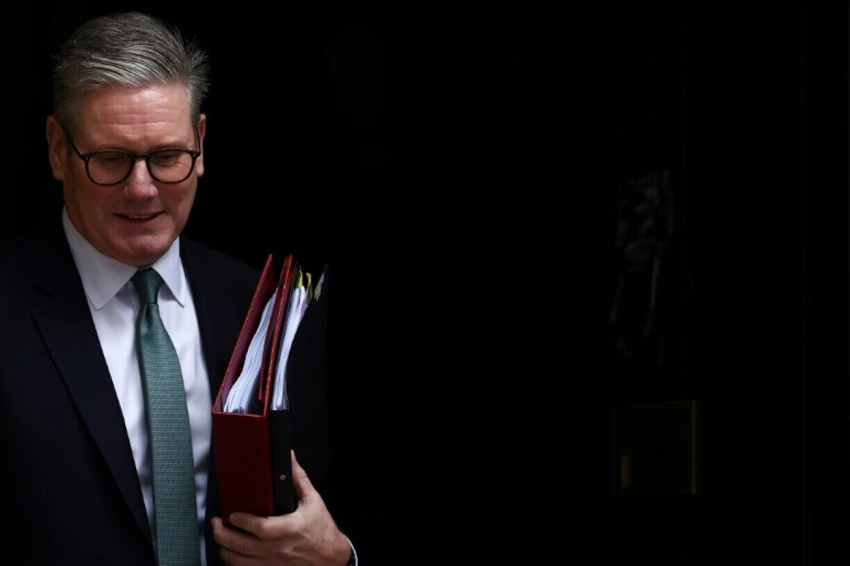 Keir Starmer departs for Gulf to back ceasefire progress