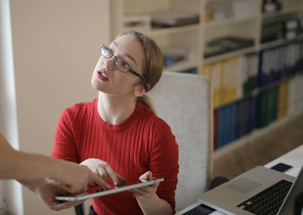 Expert accountant in Islington providing tax services, bookkeeping and business advice for sole traders, contractors and limited companies.