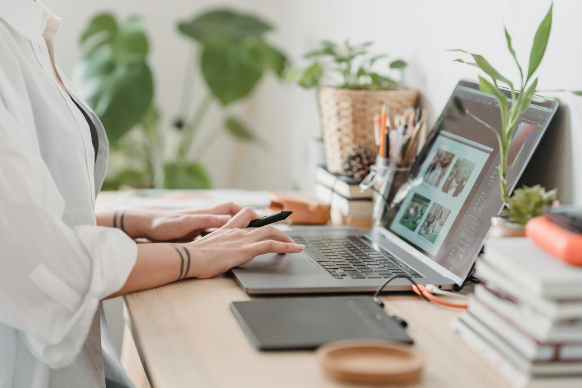 woman on laptop 
