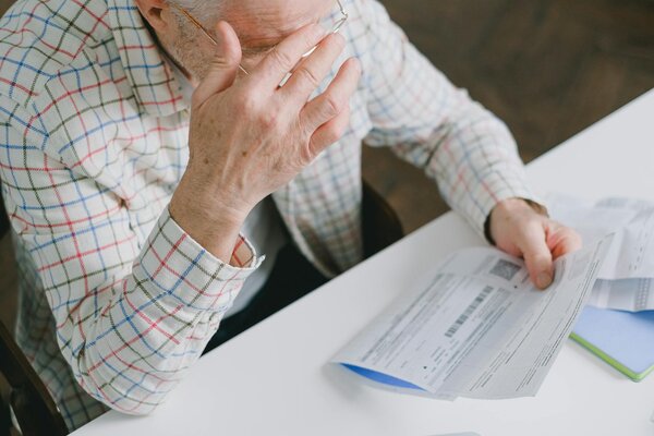 Learn how your state pension affects your tax position on Self Assessment, including thresholds, deadlines and reporting requirements for UK taxpayers.
Many retirees are surprised to discover their state pension is taxable income. It seems straightforward until you need to include it on your Self Assessment tax return.
Understanding how and when to report pension income can save you from unexpected tax bills. HMRC doesn't automatically adjust your tax code to account for state pension.
Pie.tax, the UK's first personal tax app, makes filing pension income simple with step-by-step guidance. Or if you're just here to get to grips with it all, let's break it down!

