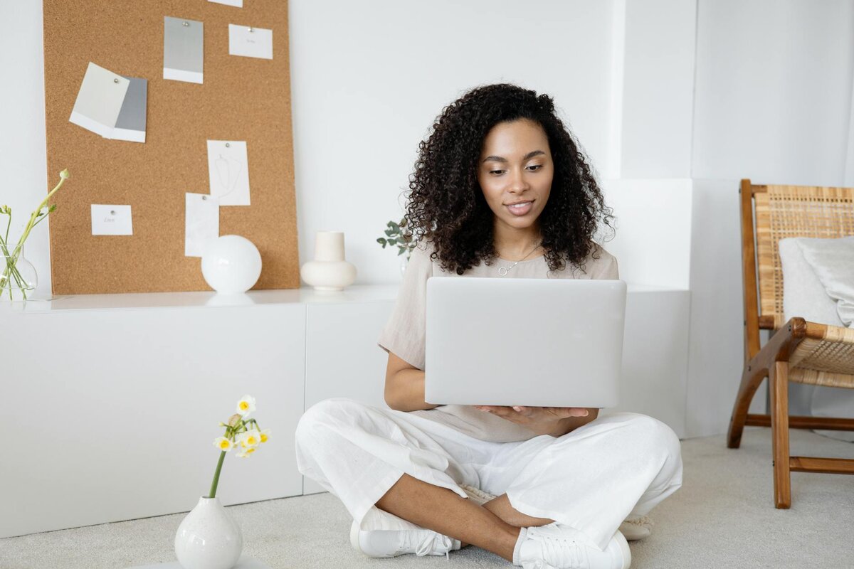lady with laptop