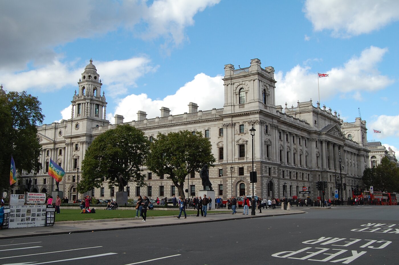 HMRC Offers Up to £1,200 Bonus for Eligible UK Savers