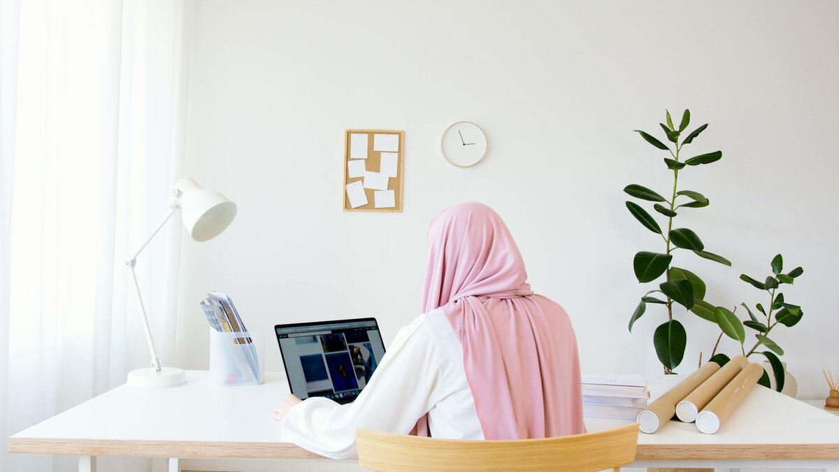 woman working on her laptop 