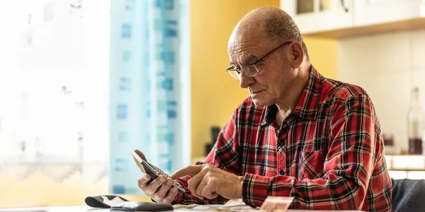 NI savings on salary sacrifice pensions to be capped at £2,000 annually, affecting 3.3 million UK employees from April 2029.