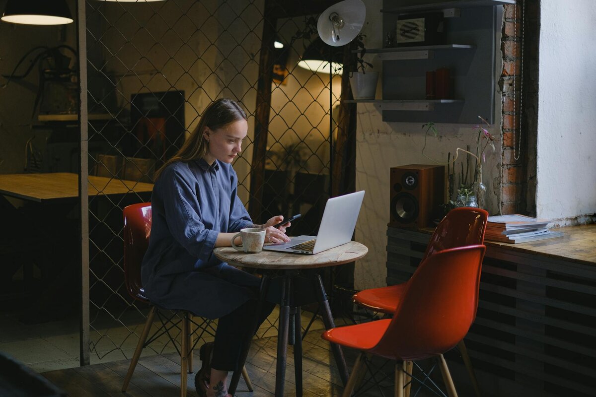 lady on laptop