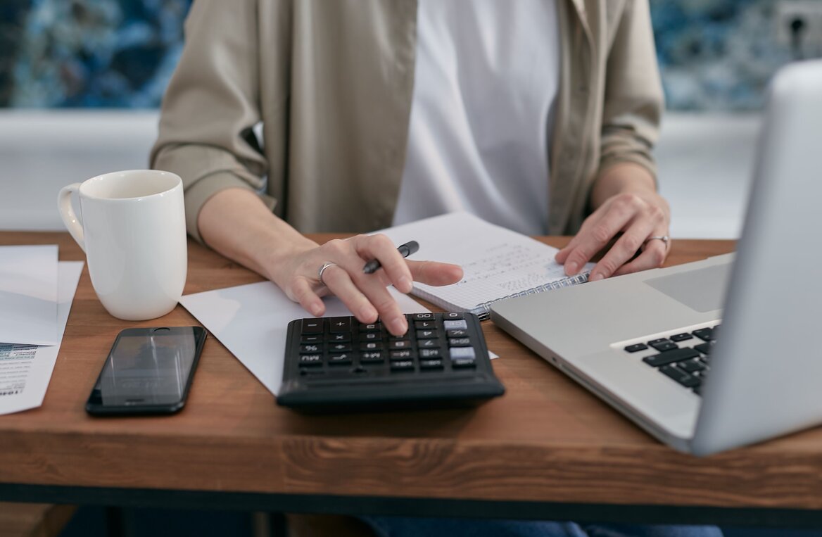 Documents rearranged and figures calculated for Self-assessment of Company Directors