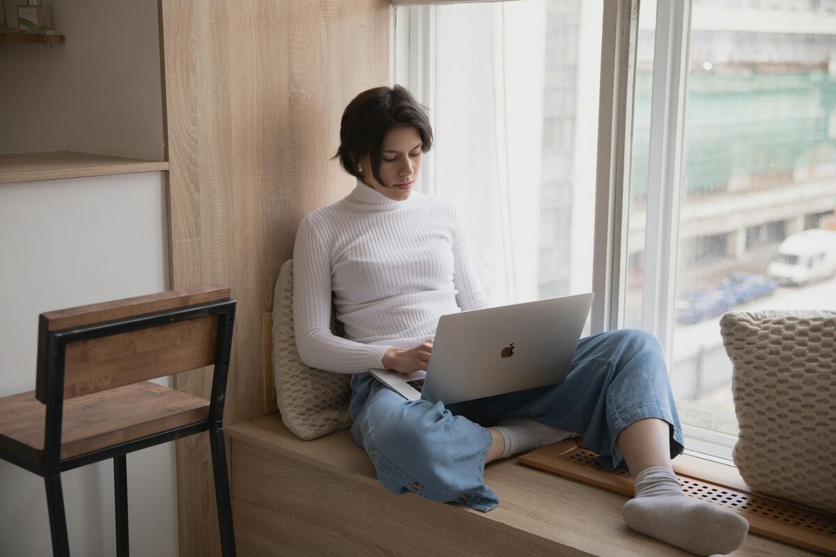 Lady with her laptop