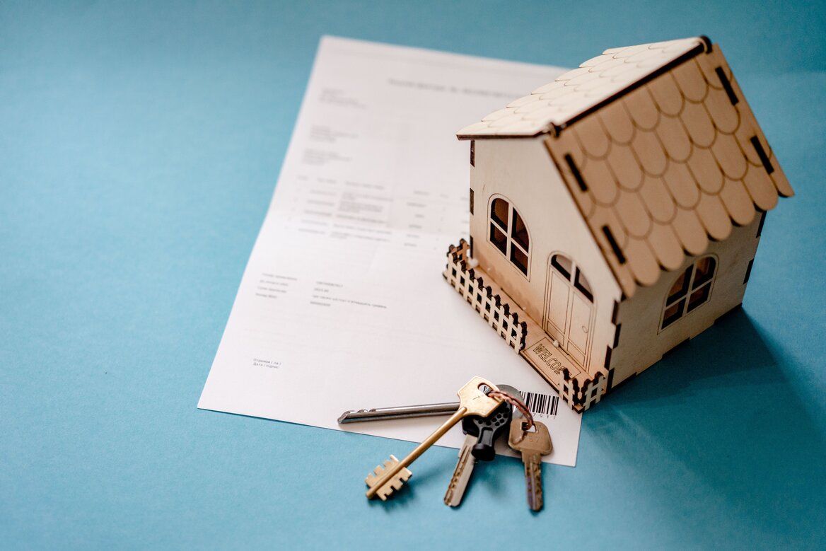 House, keys and contract symbolising relevant-property inheritance tax charge points.
