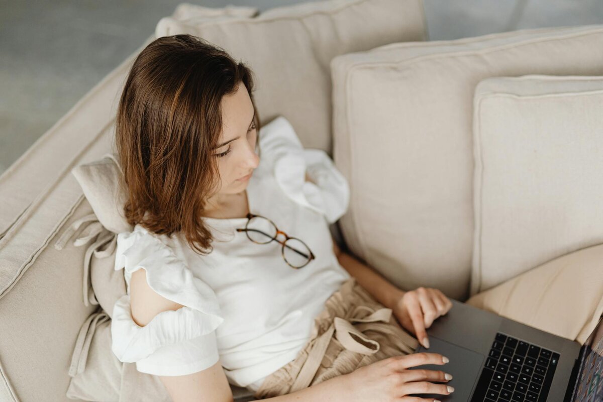 Lady with laptop
