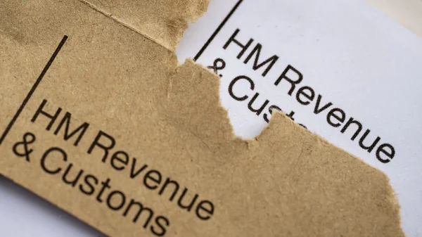 HMRC changes self-assessment penalty rules. Learn about new deadlines, fines, and how to avoid extra costs for late tax returns.