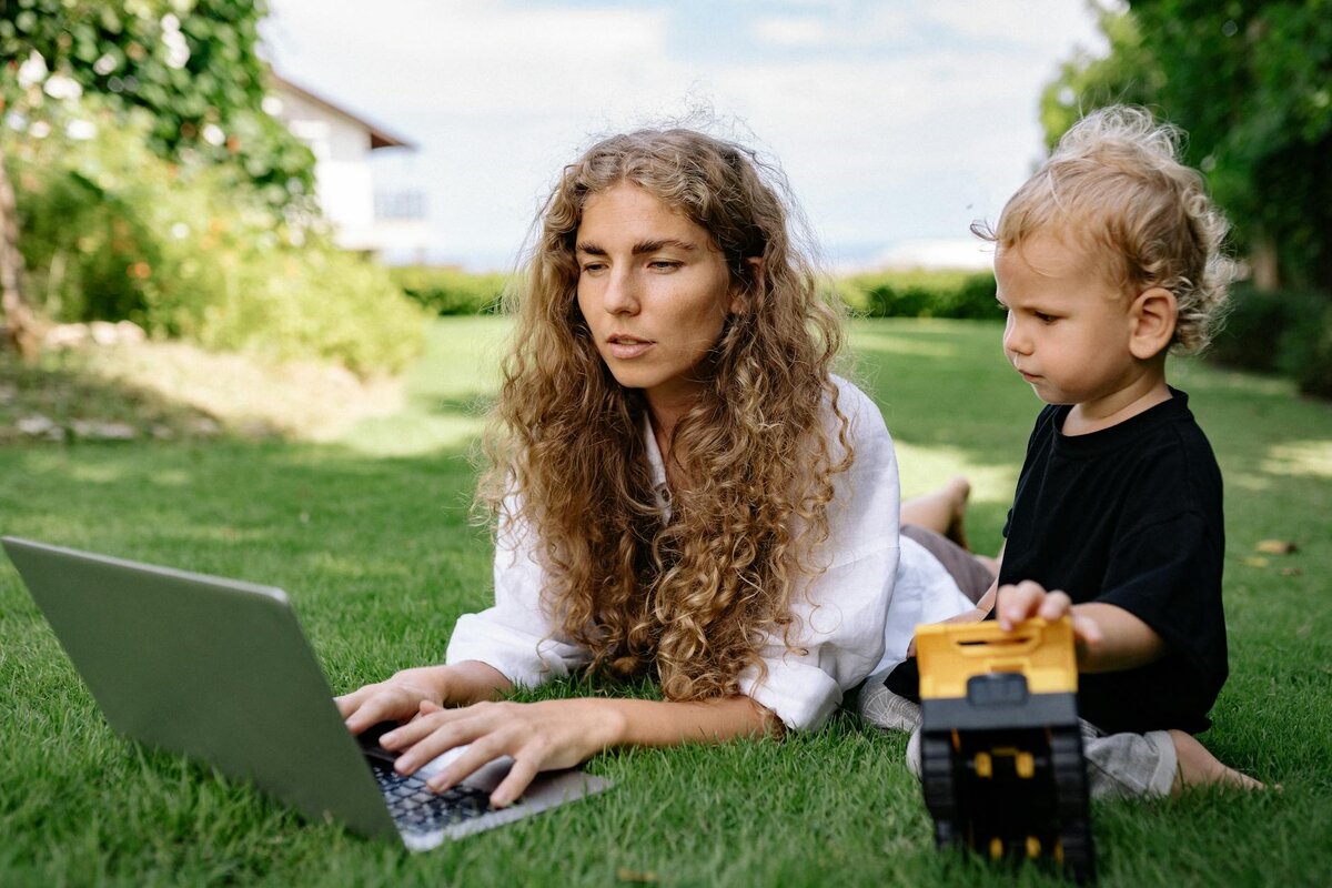 lady with laptop