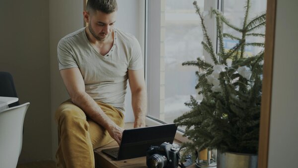 Leaving the UK tax rules explained: Complete guide to tax obligations, residency status, and filing requirements when moving abroad. Get clarity now.