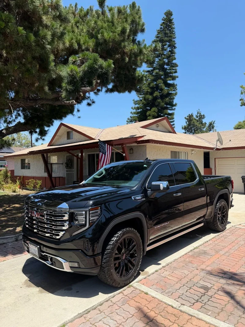 GMC Sierra — Exterior Detail