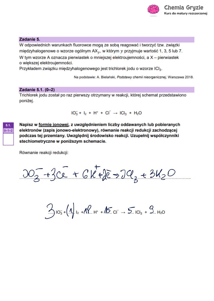 Zadanie maturalne z chemii (5.1) dotyczące związków międzyhalogenowych, z połówkowym równaniem reakcji redoks tworzenia ICl₃.