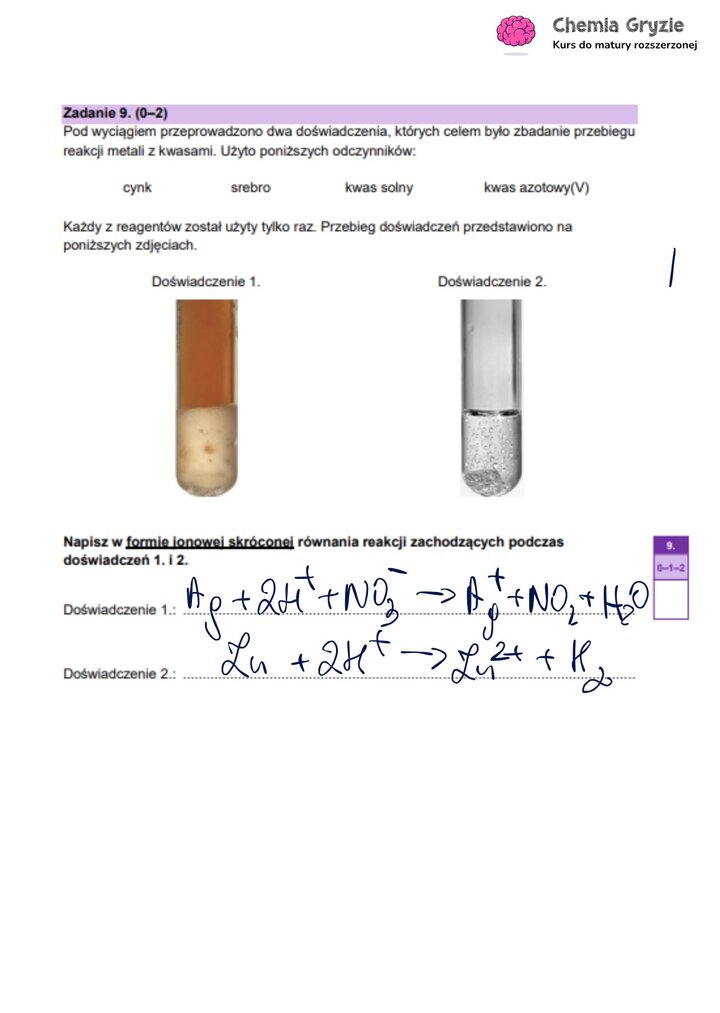 Zadanie maturalne z chemii (9) ze zdjęciami probówek ilustrujących reakcje metali (Ag, Zn) z kwasami i poleceniem zapisania równań jonowych.