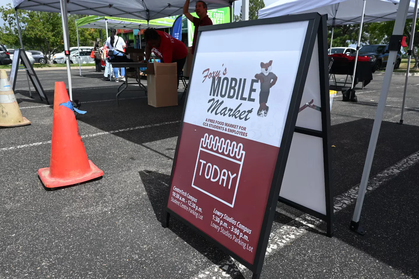 Foxy's Mobile Market at the Community College of Aurora visits the school twice a month. Photo: Jason Gonzales, Chalkbeat 