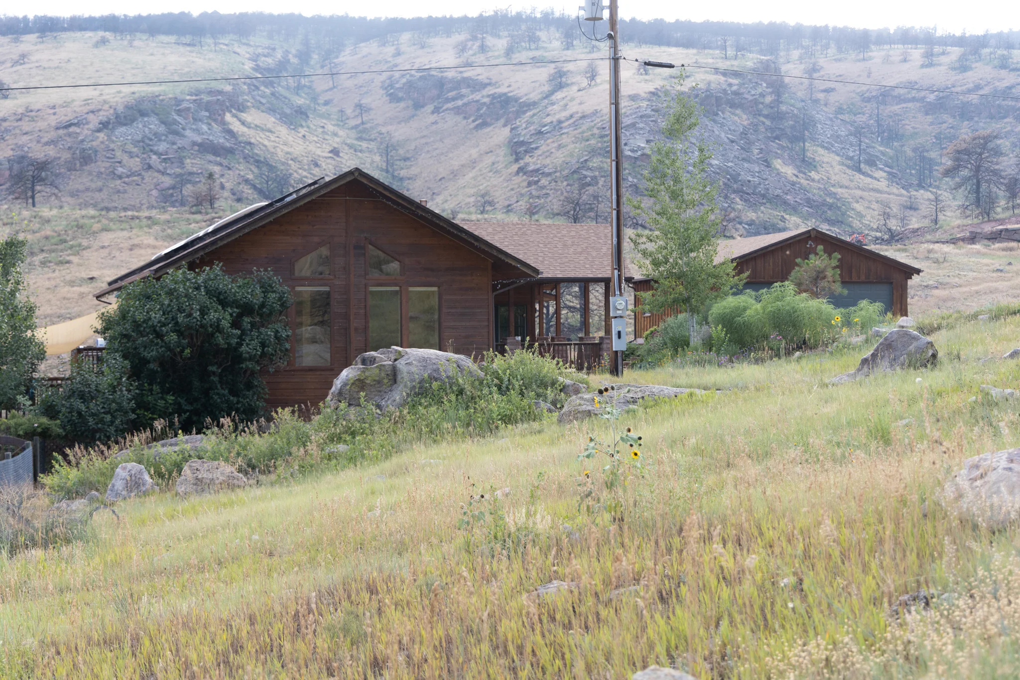 Nick Schneider and Erica Ellingson’s wooden home outside Lyons, Colorado.  Photo: Amanda Horvath, Rocky Mountain PBS