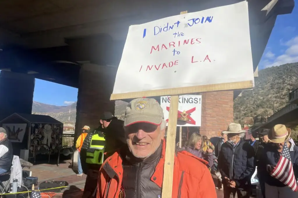 Protesters at the Glenwood Springs No Kings Protest on Saturday, Oct. 18, 2025. Photo: Christian de Booy for CPR News